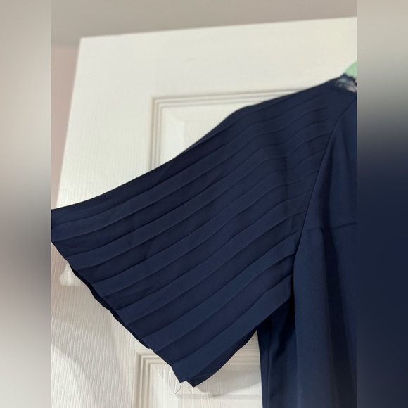 Express Blouse. Size S/P. Dark Blue. - Picture 5 of 5